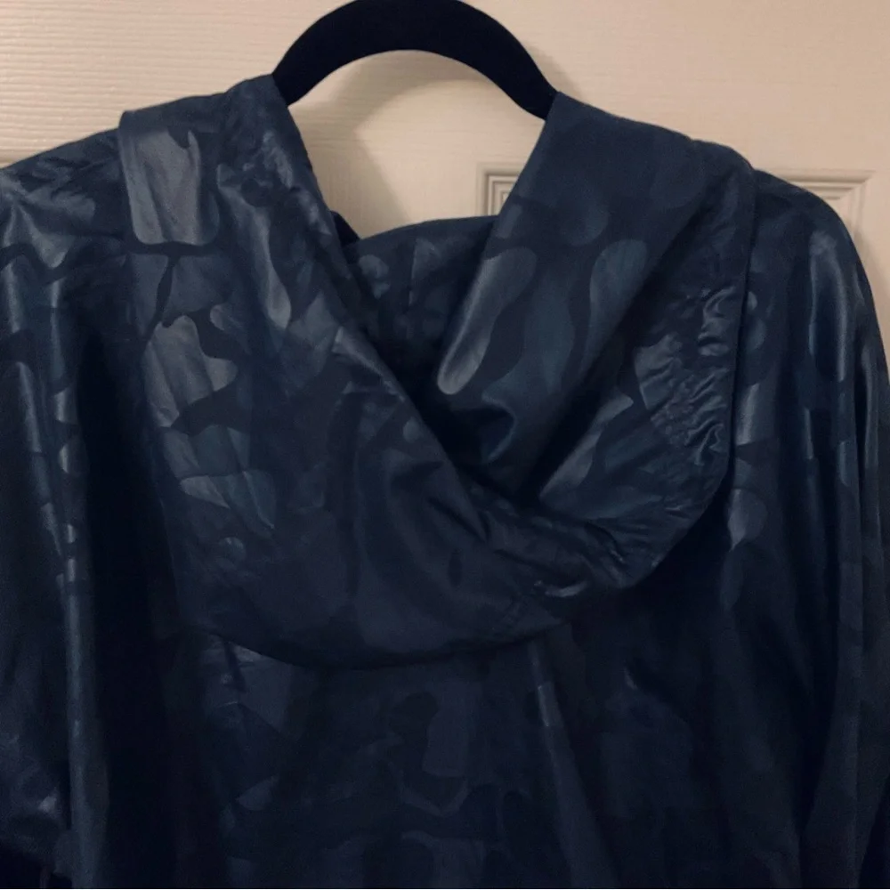 Adidas Originals Seoul Winter Embossed Windbreaker Women's size medium